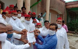 कृषि विधेयक के खिलाफ अंबेडकरनगर के सपाइयों ने दिया ज्ञापन