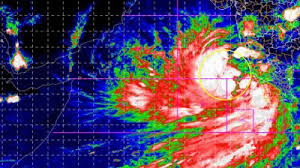 पश्चिमी तट की ओर बढ़ रहा चक्रवाती तूफान तौकते, हवाईअड्डों को किया गया सतर्क: लक्षद्वीप, केरल, गुजरात, कर्नाटक, तमिलनाडु समेत कई राज्यों के लिए खतरे की घंटी