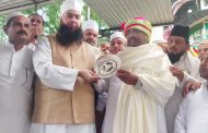 किछौछा दरगाह के मेला को राजकीय मेला घोषित करने की हुई पहल : सज्जादानशीन मोइनुद्दीन अशरफ ने एमएलसी हीरालाल को चांदी की शील्ड देकर किया स्वागत