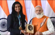 स्टार शटलर पीवी सिंधू ने रचा इतिहास, पीएम नरेंद्र मोदी से की मुलाकात, रैकेट की होगी नीलामी, नमामि गंगे कोष में धन होगा जमा