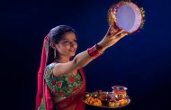 क्या है करवा चौथ- स्त्री के समर्पण, प्रेम व त्याग को प्रतिविम्बित करता है करवा चौथ