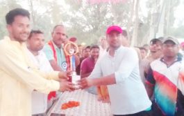 स्वर्गीय राम चरन क्रिकेट टूर्नामेंट: 2 रन से गन्नीपुर को हरा कर बसखारी की टीम बनी चेंपियन