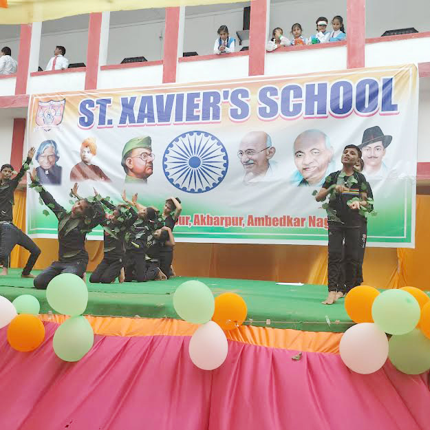 सेंट जेवियर्स स्कूल तमसा मार्ग व सेंट जेवियर्स अहरिया अकबरपुर में आजादी के अमृत महोत्सव को धूमधाम से मनाया गया