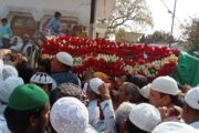 किछौछा दरगाह में सज्जादानशीन व ऑल इंडिया मुस्लिम पर्सनल लॉ बोर्ड के वॉयस प्रेसीडेंट सै. फखरुद्दीन अशरफ हुए सुपुर्द-ए-खाक, अंतिम संस्कार में एक लाख लोगों ने की शिरकत, भारी भीड़ के कारण 5 बार हुई जनाजे की नमाज