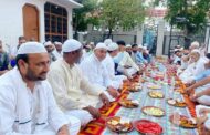 बसखारी के रोजा इफ्तार पार्टी में दिखी गंगा-जमुनी तहजीब की मिसाल, विधायक टांडा राममूर्ति वर्मा ने की शिरकत