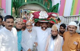 यूपी और दिल्ली फतेह के लिए सपा प्रदेश महासचिव ने सूफी संत मखदूम अशरफ की दरगाह पर मांगी दुआएं, बुनकरों ने गर्मजोशी से किया इस्तकबाल