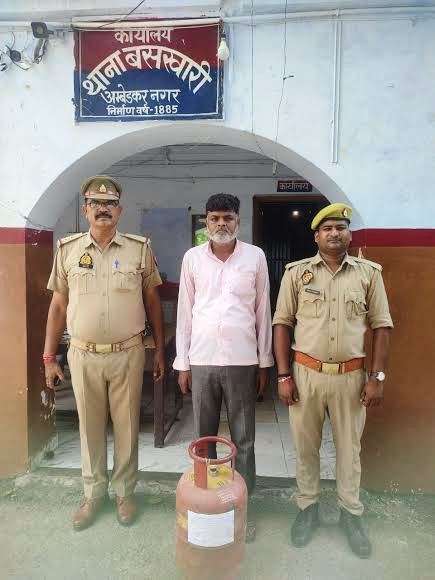 जलालपुर, सम्मनपुर और बसखारी समेत 3 थानों की पुलिस के लिए किरकिरी बना शातिर अपराधी गिरफ्तार, चोरी का माल भी बरामद