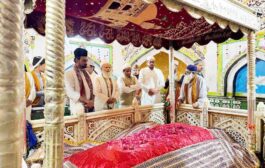 कोलकाता हाईकोर्ट के जज ने सूफी संत हजरत मखदूम अशरफ की जियारत की, चादर की पगड़ी बांध कर किया गया गर्मजोशी से स्वागत