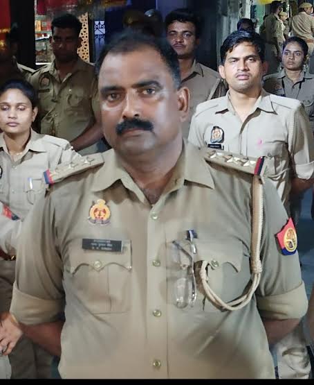 पुलिस की मशक्कत से सहजता से कांवड़ यात्रियों की हुई वापसी, बसखारी थाना प्रभारी निरीक्षक की हो रही सराहना, पीरजादा सै. खलीक अशरफ समेत इलाकाई लोगों ने की तारीफ