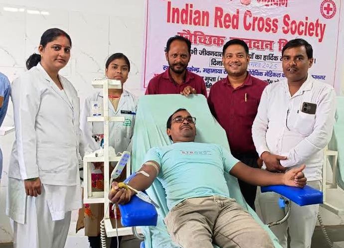 रेड क्रॉस सोसाइटी के संयोजन में रक्तदान शिविर का आयोजन, यूथ आइकॉन प्रवीण गुप्ता की कवायदअंबेडकरनगर। 20 अगस्त, 2025