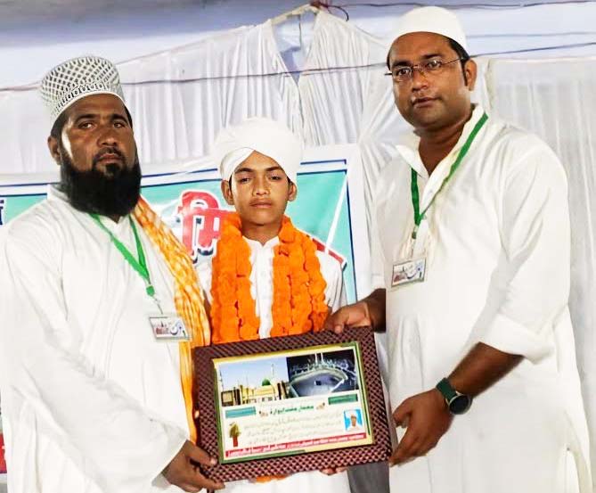 12 साल के नौनिहाल मलिक कमाल ने पवित्र पुस्तक कुरआन कठस्थ कर बने हाफिज, गर्मजोशी से हो रहा इस्तकबाल, मलिक कमाल व कैंसर रोग विशेषज्ञ चिकित्सक डॉ. मामून खान को मिला मेमारे मिल्लत सम्मान