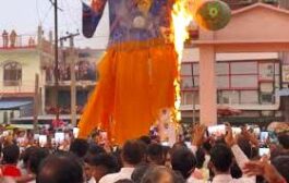 बसखारी : रावण वध मेले में उमड़े लोग, रावण के विशाल पुतले का किया गया दहन