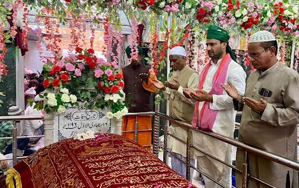 मुसाब अजीम ने सूफी संत हक्कानी शाह के 251 वें सालाना उर्स में मुसाब अजीम ने की शिरकत, बिहार विधानसभा चुनाव में इंडिया गठबंधन की जीत के लिए दुआएं