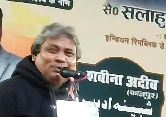 ऑल इंडिया कवि सम्मेलन व मुशायरा : “ जी गया आह का लगा हुआ शख्स, बद्दोवा को फकीर ने मारा ” : बजरंगी भाईजन समेत 5 हस्तियों को मिला शान-ए-अवध सम्मान, युवाओं को खास नसीहत दे गया मुशायरा