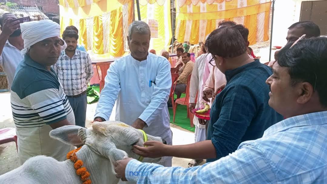 प्रधान संघ के पूर्व जिलाध्यक्ष/भाजपा जिला प्रतिनिधि रुद्र प्रसाद उपाध्याय के गौ पूजन से पशु आरोग्य मेले का उद्घाटन, 279 पशु पालकों में दवाइयों का वितरण