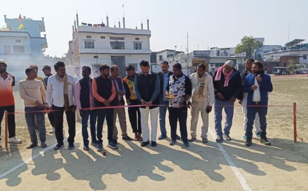 बीडीसी सदस्य संजय वर्मा की याद में अंतरजनपदीय क्रिकेट टूर्नामेन्ट : मुख्य अतिथि पूर्व एमएलसी व सपा नेता विशाल वर्मा ने फीता काट कर किया उद्घाटन, पहले मैच में बसखारी ने बजदहिया पाईपुर को हराया
