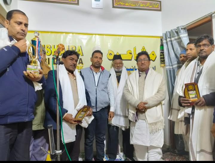 अदबी दुनिया फाउंडेशन की पहल पर अखिल भारतीय मुशायरा व कवि सम्मेलन : “मैंने ज़रूरतों के लिए बेच दी हयात, लेकिन मेरे वतन तेरा सौदा नहीं किया”,कई हस्तियों को उत्कृष्ट योगदान के लिए दिया गया अवार्ड