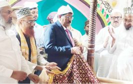 हाईकोर्ट के न्यायाधीश ने सूफी संत हजरत मखदूम अशरफ के मजार पर चढ़ाई चादर, मांगी गई दुआएं