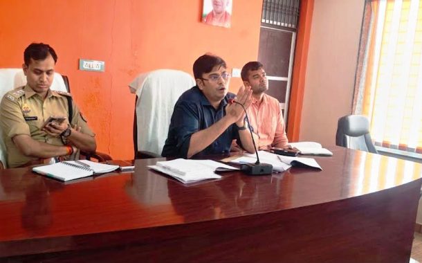 किछौछा नगर पंचायत में प्रशासन ने की महत्वपूर्ण बैठक: किछौछा दरगाह के सभी गेस्ट हाउस संचालक रजिस्ट्रेशन कराएं: एसडीएम टांडा, सराय अधिनियम 1867 अथवा उप्र बेड एंड ब्रेक फास्ट ( बीएंडबी ) एवं होम स्टे नीति 2025 के तहत हो रजिस्ट्रेशन