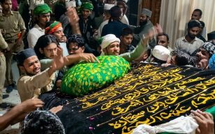 किछौछा दरगाह के मोहर्रम के जुलूस में देश भर से बड़ी संख्या में शामिल हो रही हैं महिला जायरीन, अजीज मियां बोले-10 मोहर्रम को लेकर तैयारियां जारी