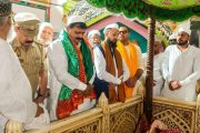 बिहार सरकार के अल्पसंख्यक कैबिनेट मंत्री ने सूफी संत हजरत मखदूम अशरफ की जियारत की, चादर की पगड़ी बांध कर हुआ गर्मजोशी से इस्तकबाल, हुईं दुआएं दुआएं