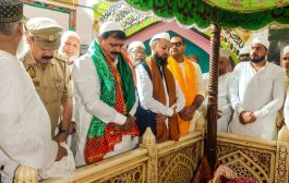 बिहार सरकार के अल्पसंख्यक कैबिनेट मंत्री ने सूफी संत हजरत मखदूम अशरफ की जियारत की, चादर की पगड़ी बांध कर हुआ गर्मजोशी से इस्तकबाल, हुईं दुआएं दुआएं