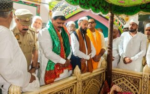 बिहार सरकार के अल्पसंख्यक कैबिनेट मंत्री ने सूफी संत हजरत मखदूम अशरफ की जियारत की, चादर की पगड़ी बांध कर हुआ गर्मजोशी से इस्तकबाल, हुईं दुआएं दुआएं