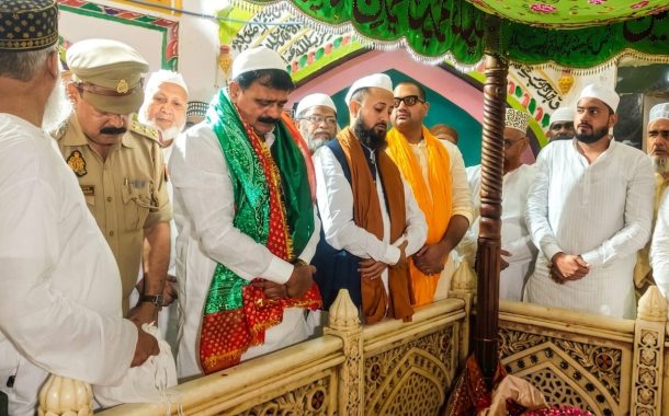 बिहार सरकार के अल्पसंख्यक कैबिनेट मंत्री ने सूफी संत हजरत मखदूम अशरफ की जियारत की, चादर की पगड़ी बांध कर हुआ गर्मजोशी से इस्तकबाल, हुईं दुआएं दुआएं