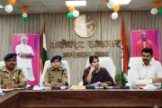 सूफी संत हजरत मखदूम अशरफ के 640 वें उर्स मुबारक की तैयारी बैठक: डीएम ने ईओ की लगाई क्लास, कहा-किस एक्ट या जिओ के तहत दिया था नोटिस, दरगाह में गंदगी के लिए जिम्मेदारों को भी लिया आड़े हाथों, उर्स पर सभी बुनियादी सुविधाओं के लिए दिए निर्देश