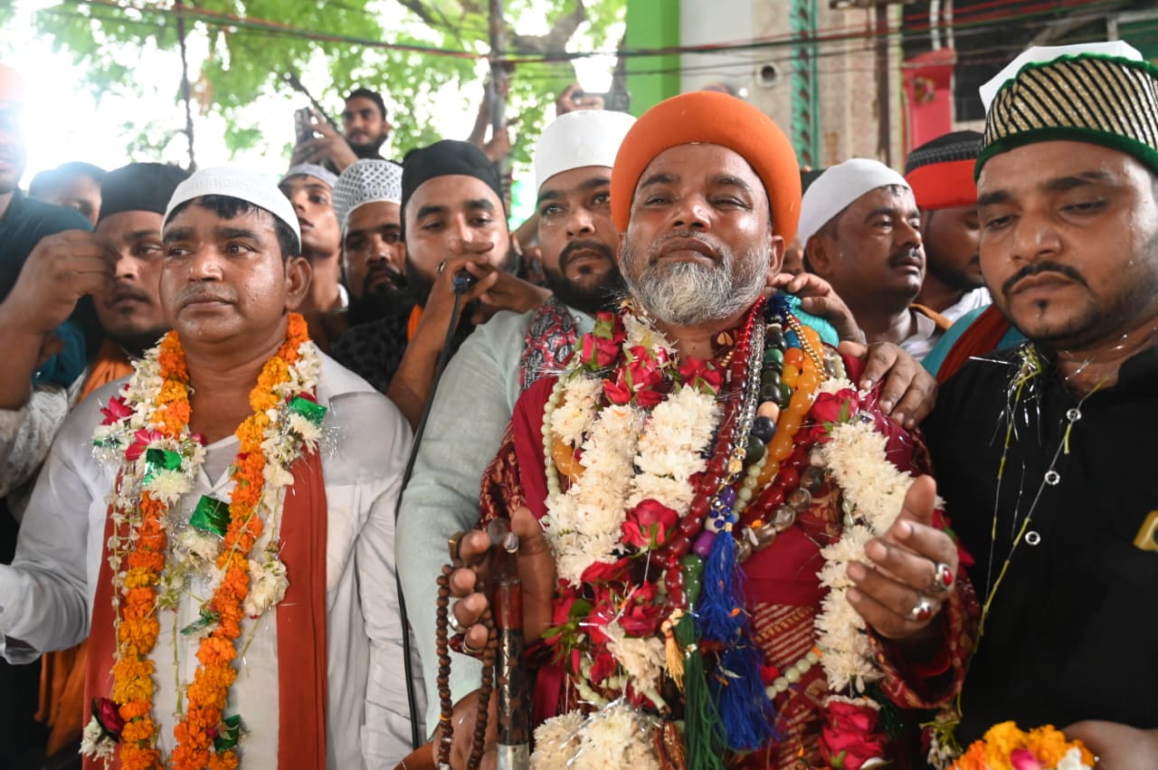 उर्स पर निकला फोकराओं का जुलूस, मलंग शाह के सज्जादानशीन आलम शाह ने रसूमात की अदायगी की, लंगर का भी हुआ वितरण