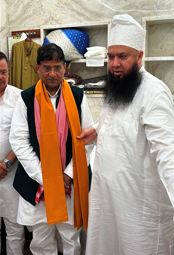 सांसद लालजी, विधायक राममूर्ति, मुसाब हुए उर्स में शामिल, 2027 में यूपी फतेह के लिए मांगी दुआएं