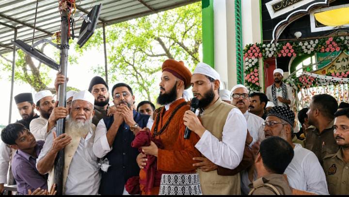 900 वर्ष पुराना खिरका पहन कर सज्जादानशीन मोहिउद्दीन अशरफ ने रसूमात अदायगी की, हुई विशेष दुआएं, बिहार व यूपी के मंत्री उर्स में हुए शामिल