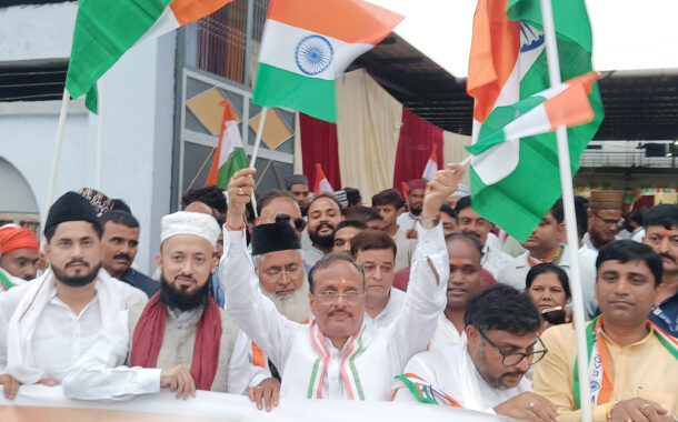 देशभक्ति के रंग में रंगा बसखारी, पूर्व डिप्टी सीएम दिनेश शर्मा तिरंगा यात्रा में हुए शामिल, समाजसेवी अजीज मियां ने किया स्वागत