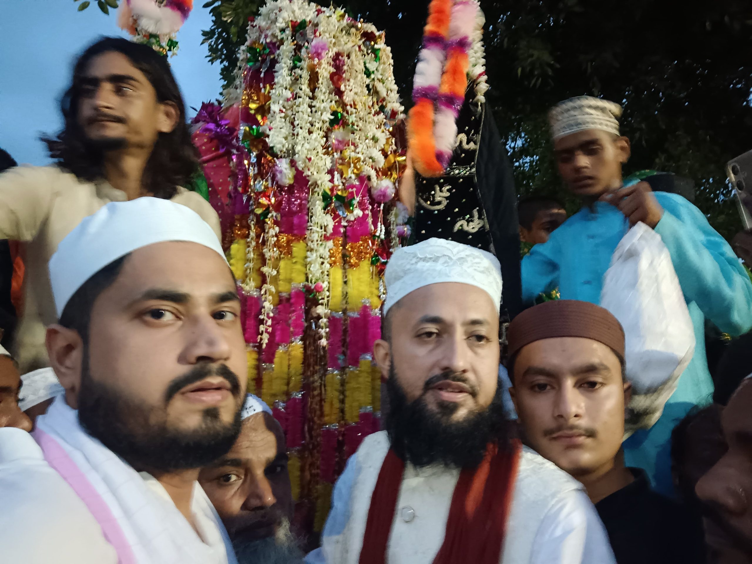 किछौछा दरगाह: एक लाख जायरीनों की मौजूदगी में चेहल्लुम की ताजिया सुपुर्दे खाक, अपने घरों को लौटने लगे जायरीन