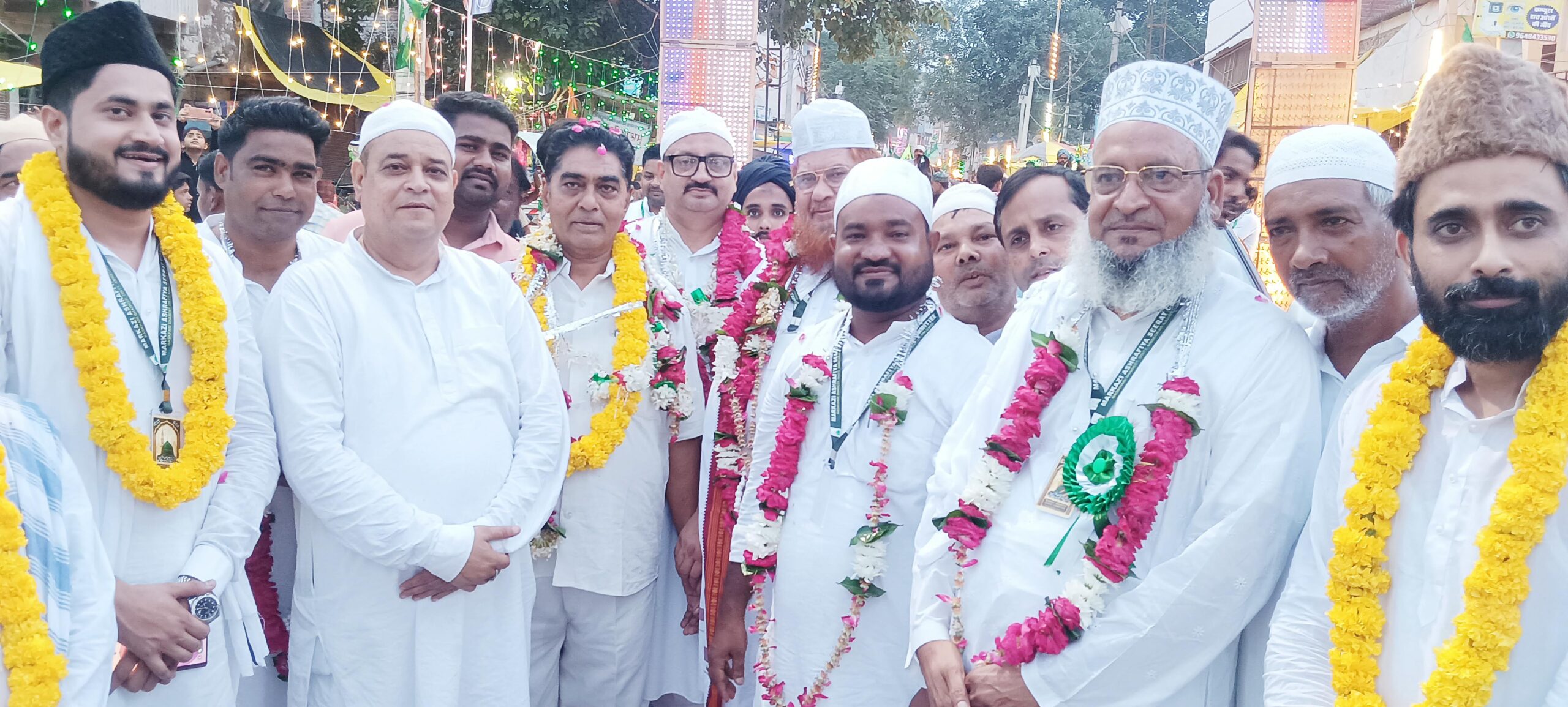 बसखारी के जुलूस में दिखा गंगा जमुनी तहजीब व भाईचारे की मिसाल, किछौछा दरगाह से भी निकला ऐतिहासिक जुलूस