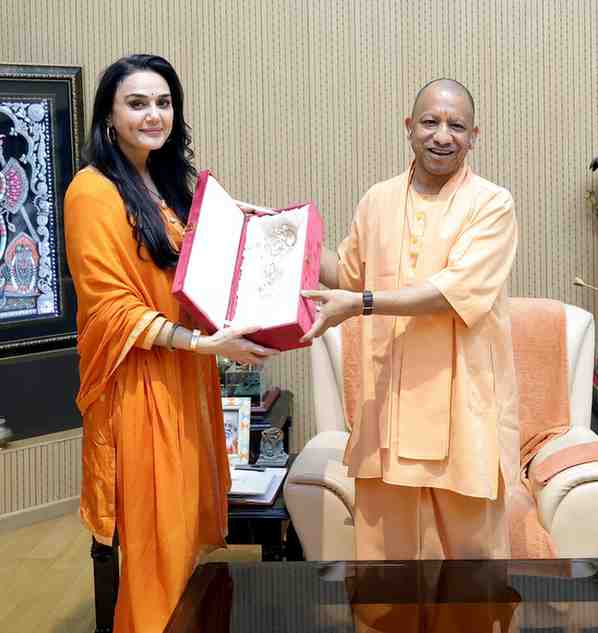 योगी से मिले सनी देओल और प्रीति जिंटा
