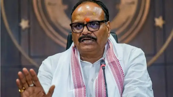 यूपी में मरीजों की अनदेखी पर बड़ा एक्शन, 26 डॉक्टर बर्खास्त