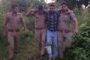 गुजरात में हुए कई करोड़ के लूटकांड का बदमाश और उसके साथी से पुलिस मुठभेड़ एसआई भी जख्मी, गिरफ्त में तीन बदमाश, अवैध पिस्टल, तमंचा, कारतूस व बाइक बरामद